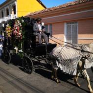 Rustvognen dekoreres med blomster