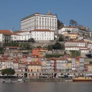 Porto set fra floden