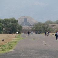 De Dødes Vej og Månens Pyramide