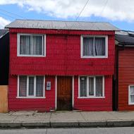 Et ældre hus holdt i rødt