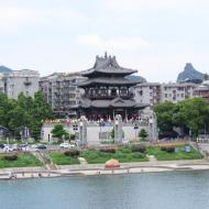 Xiaoyao Tower set fra den anden flodbred