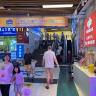 Vi går gennem tunnelen