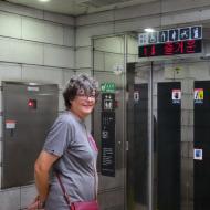 Tager indimellem en elevator op