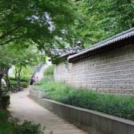 Den hyggelige vej langs muren