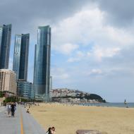 Vi går langs stranden