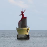 Vi går langs stranden