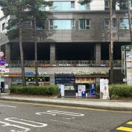 Supermarkedet ligger i stueetagen 