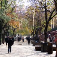 På vej ned til templets indgang