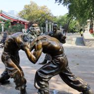 På vej ned til templets indgang