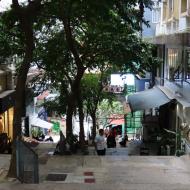 En by med mange trapper 