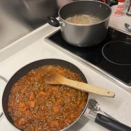 Vi laver en del mad hjemme