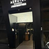 Vi overnatter på hotel i lufthavnen 