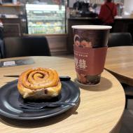 Kanelsnegl og kaffe