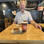 Caféen på vej op til Carrefour 