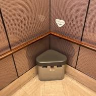 Tørkloset i en elevator 