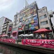 Vi sejler på Dotonbori-floden