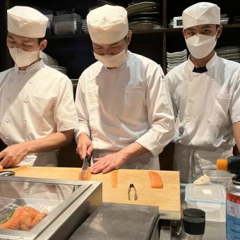 Kokke på stribe hos Sushi Umai